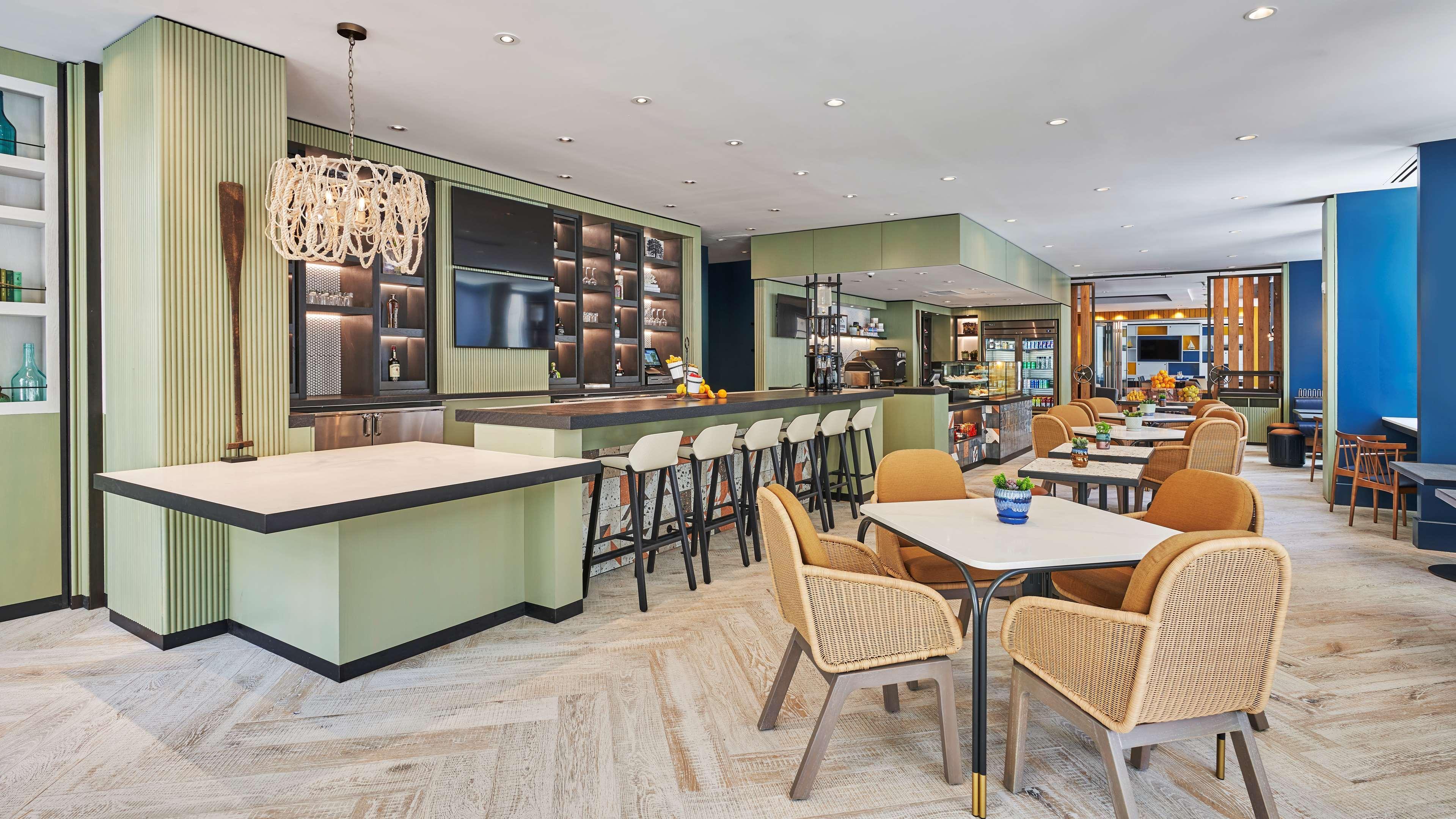 Hyatt Centric The Pike Long Hotel 4*