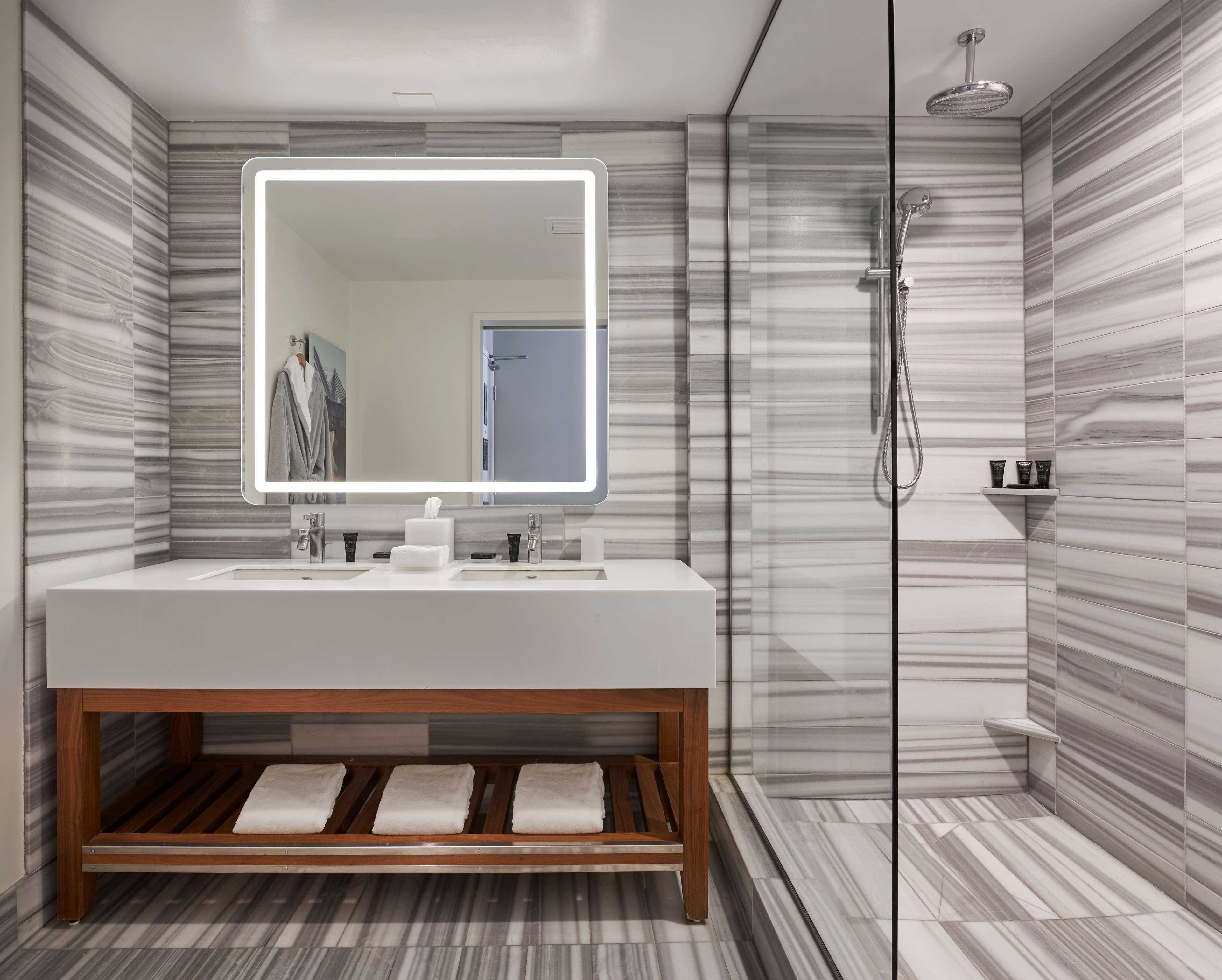 Hyatt Centric The Pike Long 4*